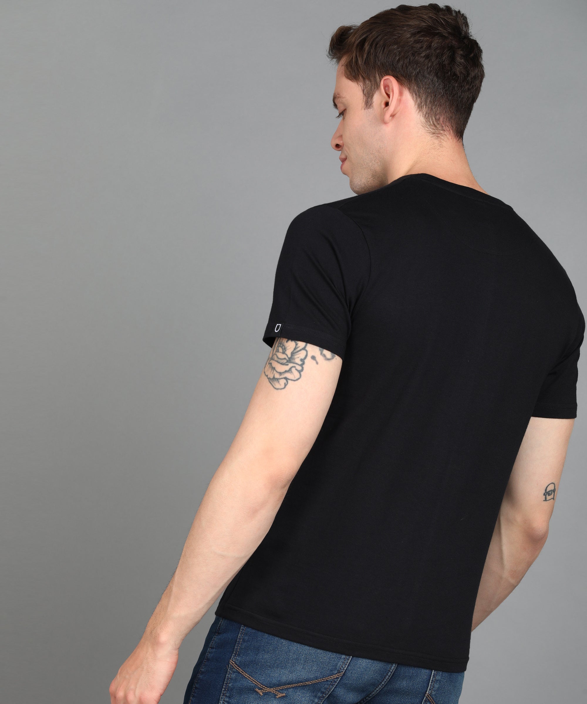 Men's Black Graphic Printed Round Neck Half Sleeve Slim Fit Cotton T-Shirt