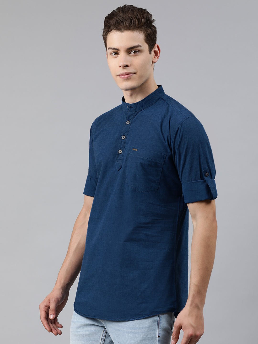 Men Blue Slim Fit Solid Casual Shirt